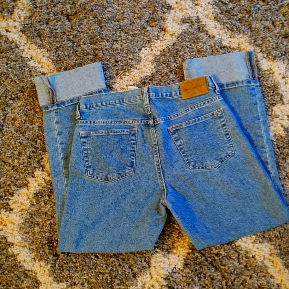 Calvin Klein Cuffed Cropped Jeans